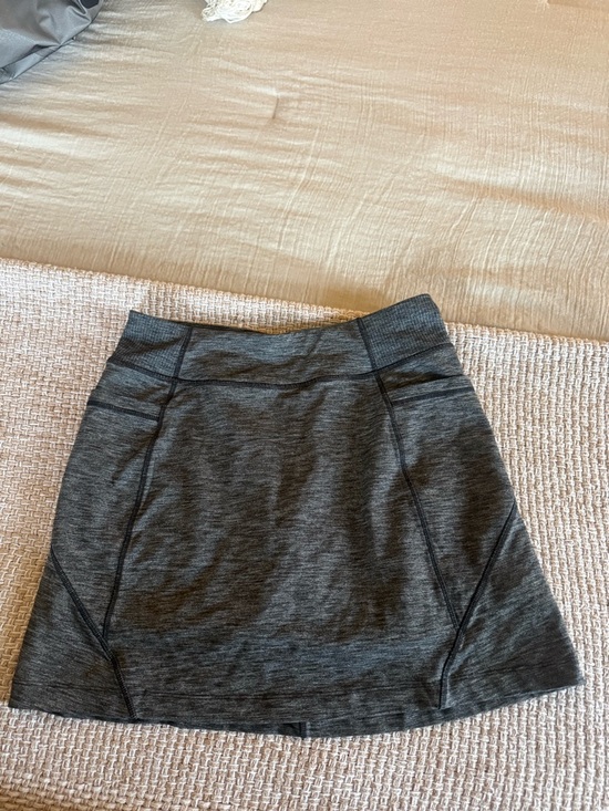 Athleta Dresses & Skirts - Athleta Gray Athletic Skirted Skort - Stretch Performance Skirt